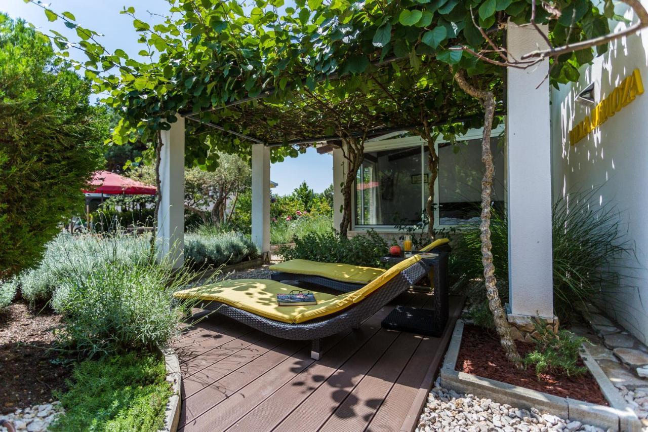 Molnar Resort Villa Mimoza&Apartment Nea Brzac Esterno foto