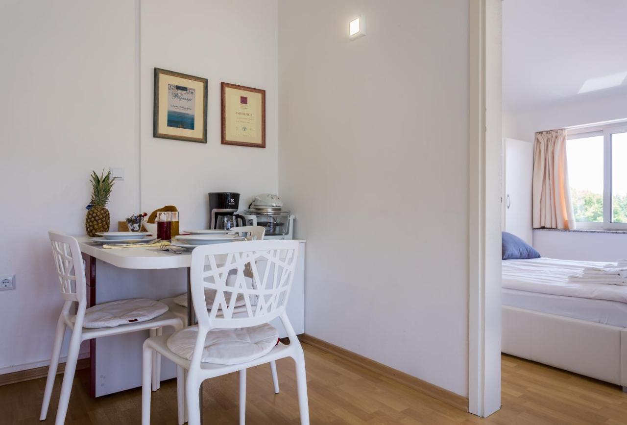 Molnar Resort Villa Mimoza&Apartment Nea Brzac Esterno foto