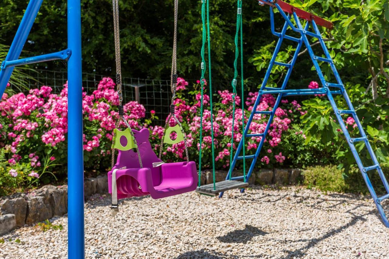 Molnar Resort Villa Mimoza&Apartment Nea Brzac Esterno foto